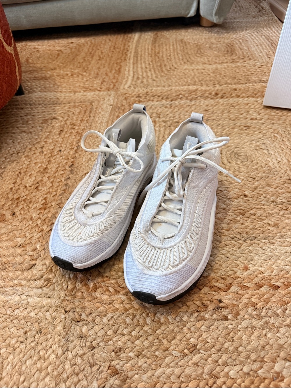 Nike Women's Knit Basketball shoes/White